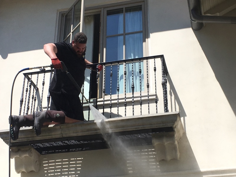 Benefits of Power Washing a House Before Painting