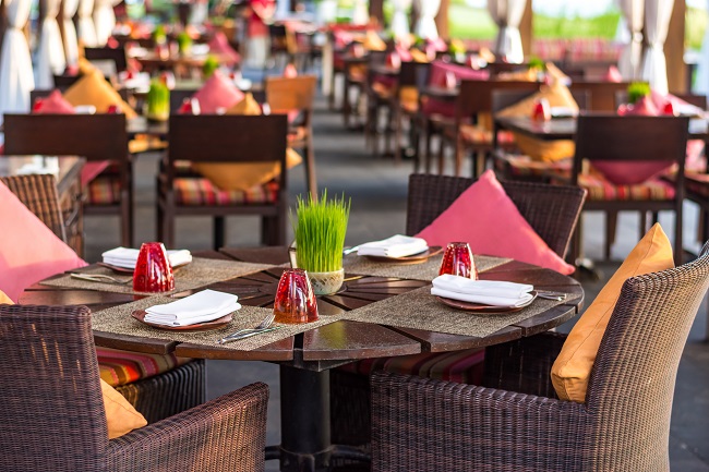 3 Reasons to Pressure Wash Your Restaurant's Exterior